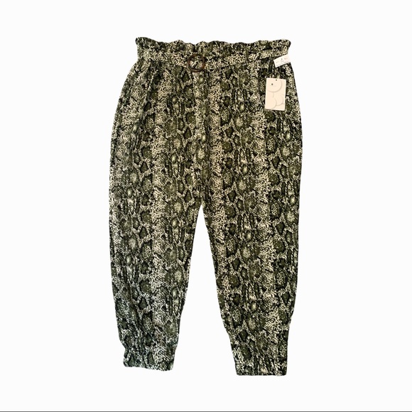 full circle trends Pants - NWT  SNAKE PRINT  CASUAL PANT  1X PLUS